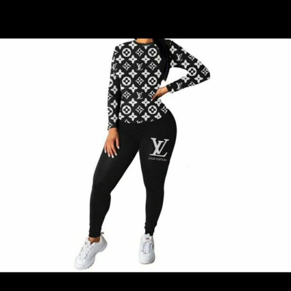 2-piece shirt and pants set. Size M